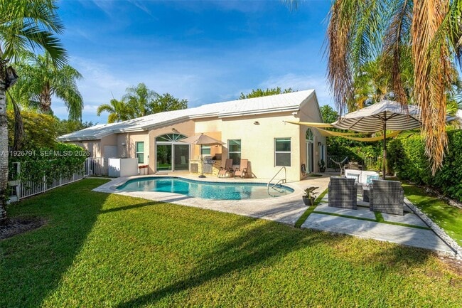 Foto del edificio - 15241 Wilshire Ct