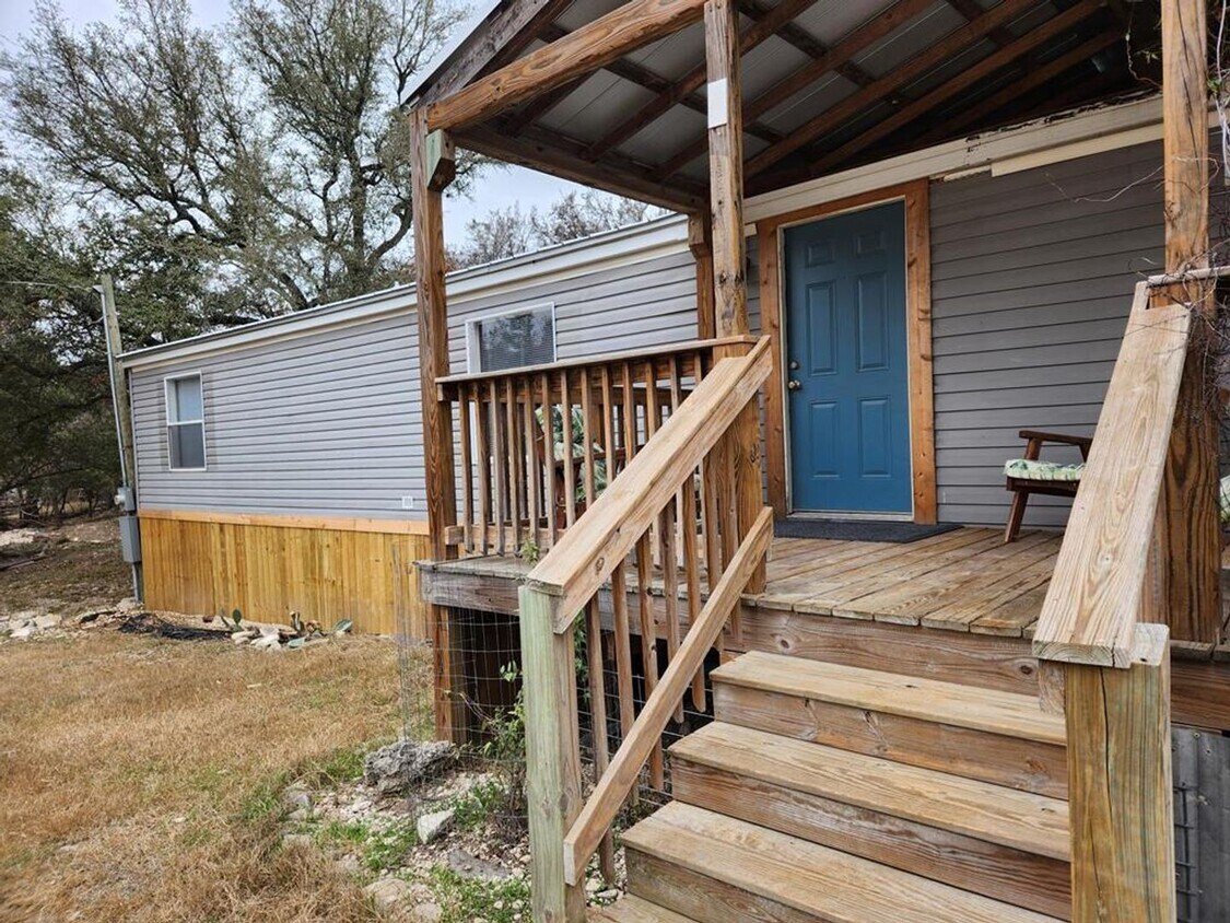 Foto principal - FOR LEASE!!