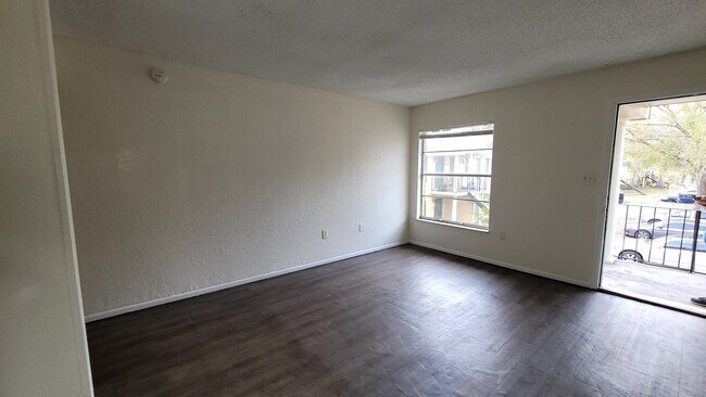 Foto del edificio - 7624 Forest City Rd
