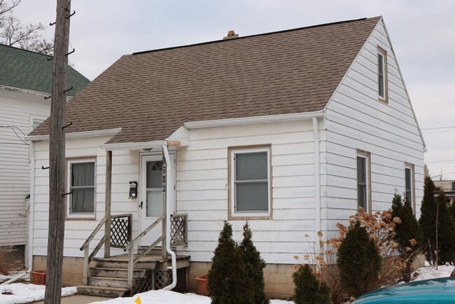 Building Photo - 1206 Bowen Ct