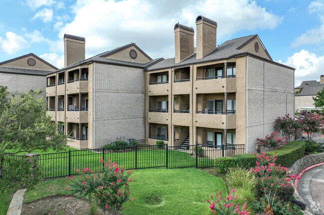 Building Photo - Hidden Ridge Apartments