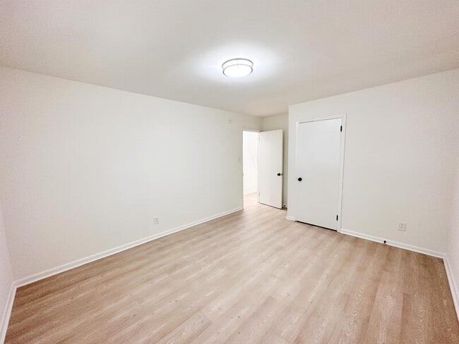 Foto del edificio - 815 Dana Pl