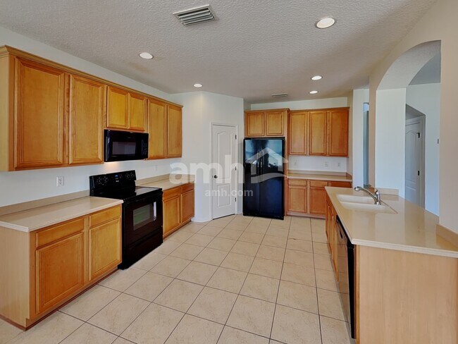 Foto del edificio - 701 E American Eagle Dr