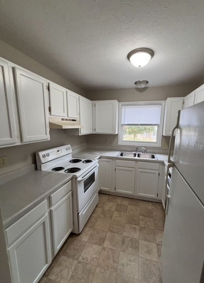 Foto del edificio - Spacious 3 bedroom Townhome