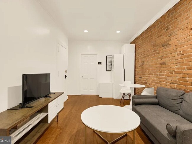 Building Photo - 1835 Mintwood Pl NW