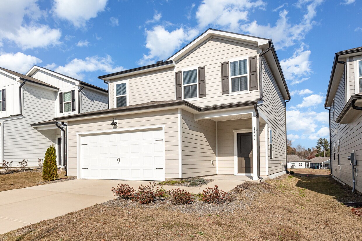 Foto principal - 1425 Rhodes Pond St