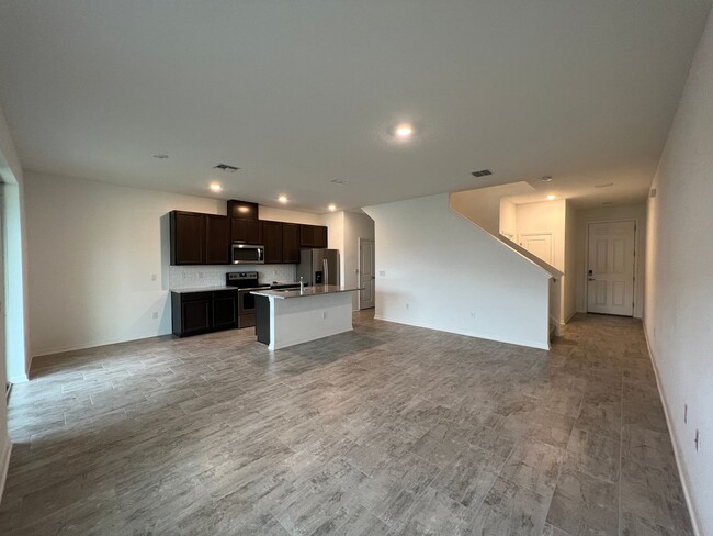 Building Photo - Spacious 3 Bedroom 2 and Half Bath Town Ho...