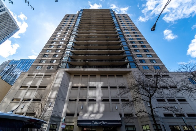 Building Photo - 33 W Delaware Pl