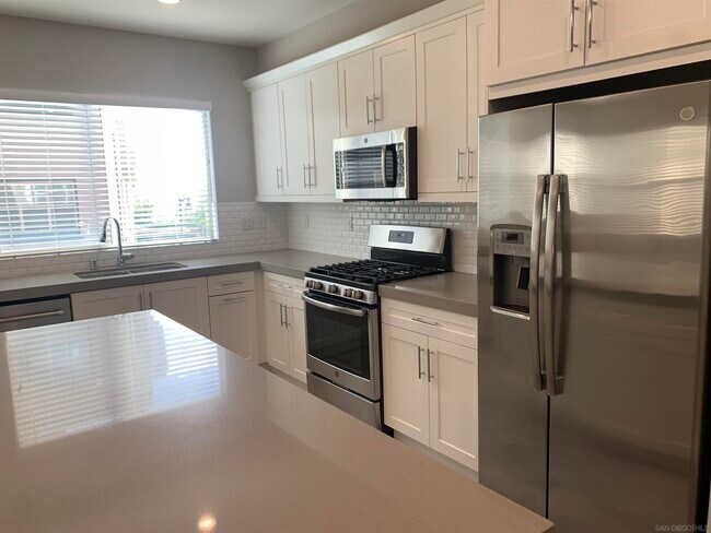 Building Photo - 1579 Castillo Way