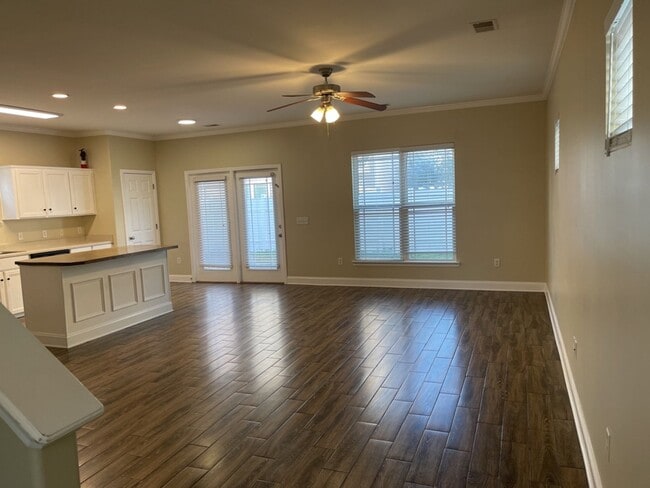 Foto del edificio - 105 Summer Hill Way