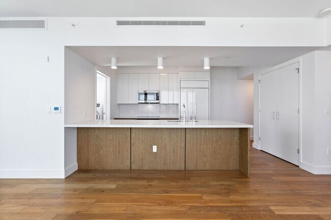 Foto del edificio - Stunning 3BD/3BA/2PRKG Residence at Azure Ala Moana