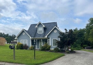 Building Photo - 1101 Fellowship Ln SE