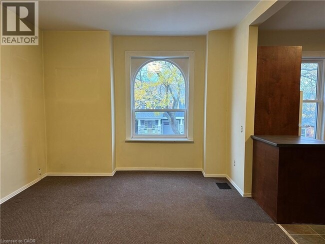 Building Photo - 196 Hatt St