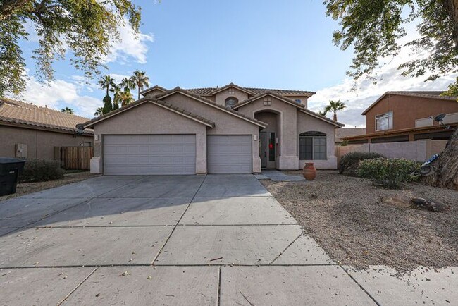 Building Photo - Location! Fully remodelled 4Bed/3Bath Home...