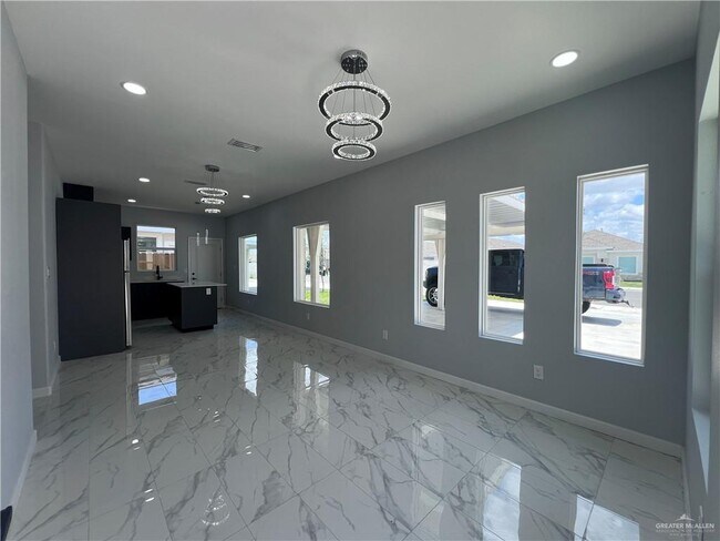 Building Photo - 823 N Woodson Ave