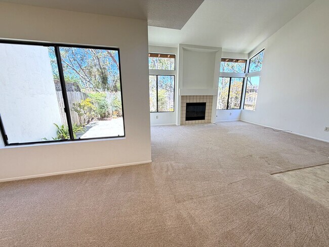 Foto del edificio - Rare Opportunity and Exceptional Value in One of North County's Most Desirable Communities!