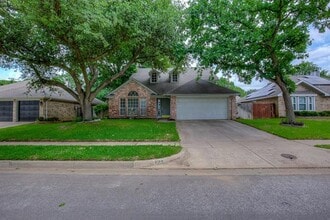 Building Photo - 230 Brittany Dr