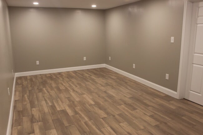 Foto del edificio - 246 Hill N Dale Rd