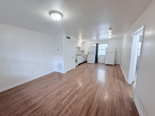 Foto del edificio - 629 Papworth Ave