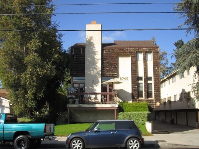 Primary Photo - 8745-8753 Etiwanda Ave