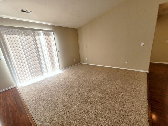 Foto del edificio - Spacious Rambler with Fully Fenced Backyar...