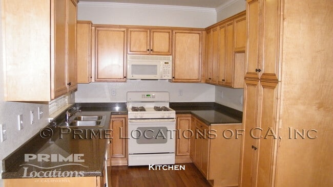 Building Photo - Best value 3 bedroom condo with attached garage