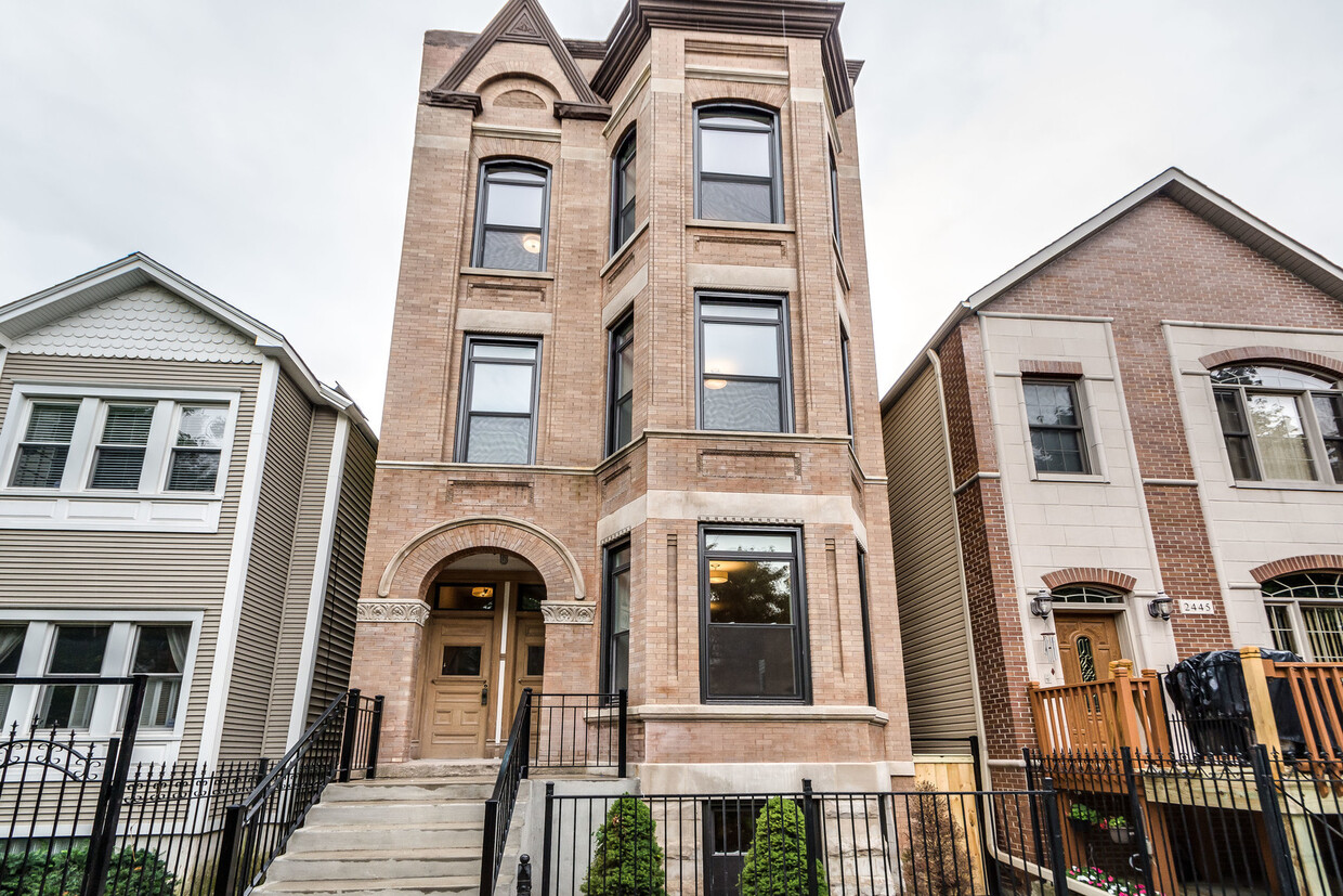Primary Photo - 2441 W Cortland St