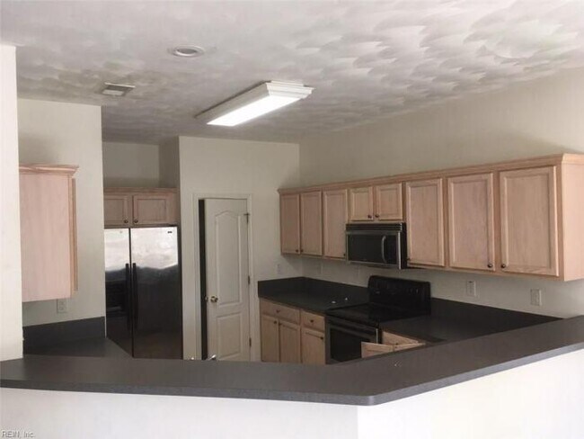 Building Photo - 4 bedroom in Virginia Beach VA 23462