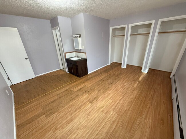 Foto del edificio - 125 Charmony Frontage Rd