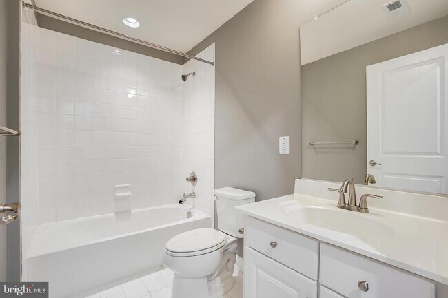 Foto del edificio - 7730 Duncannon Ln