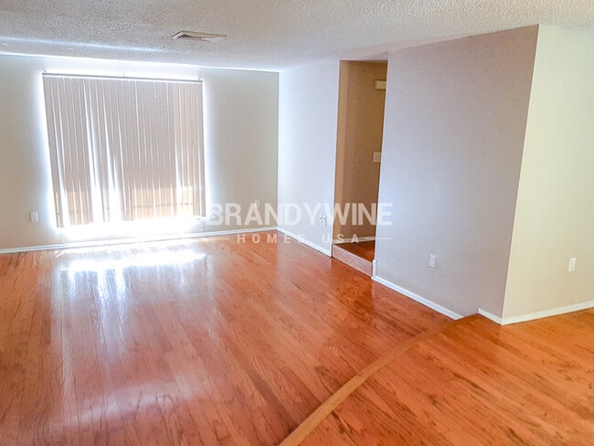 Foto del edificio - 7755 Tanglewood Dr