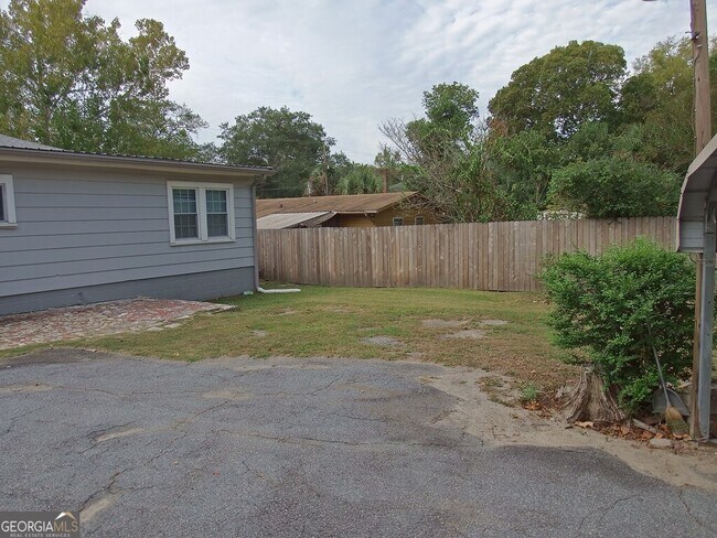 Building Photo - 2211 Tillman St