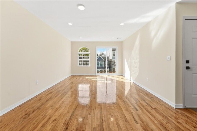 Foto del edificio - 624 Bramhall Ave