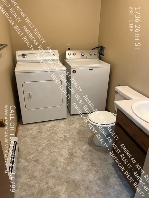 Building Photo - Nice Townhome: 2 Bed, 1.5 Bath
