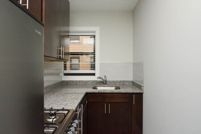 Foto del edificio - 533 W Belden Ave