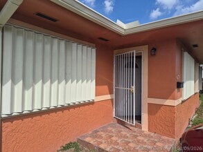 Building Photo - 6720 NW 5th Pl