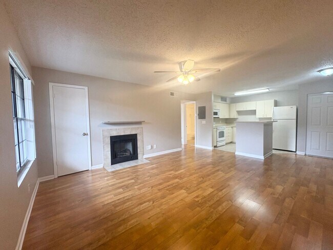 Foto del edificio - 1/1 Condo in Gated Lakefront Community of Altamonte Springs!