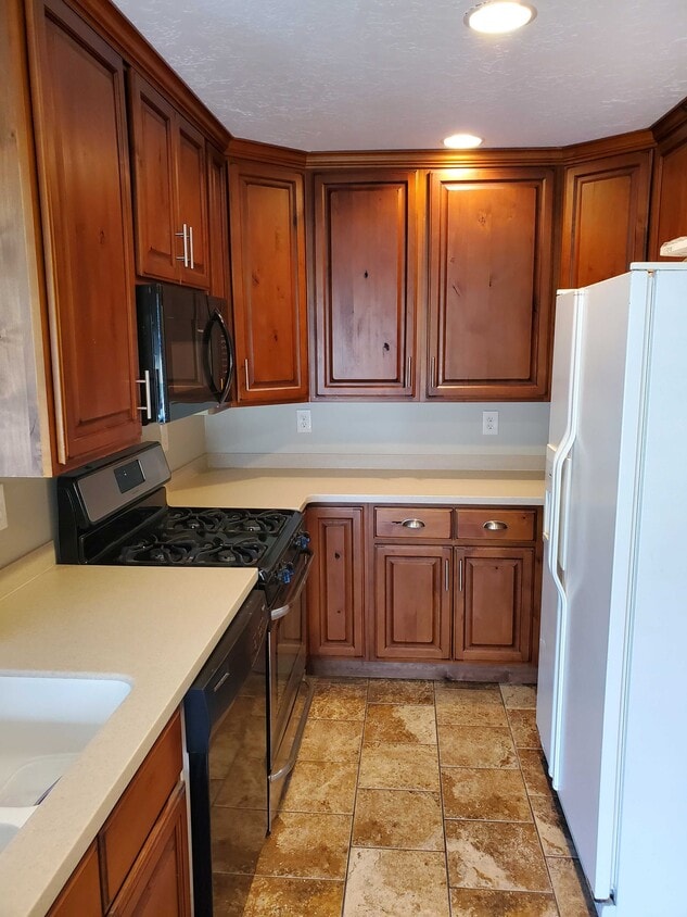 Building Photo - 2751 S 900 E