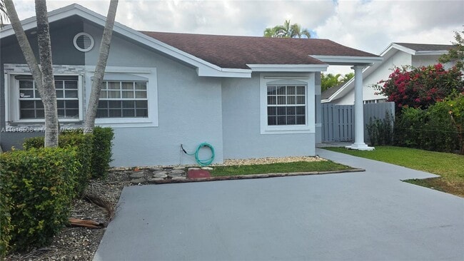 Foto del edificio - 9818 SW 146th Ct