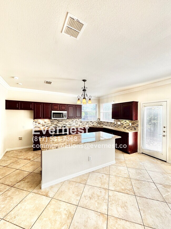 Building Photo - 4-Bedroom Home with Versatile Layout Near ...