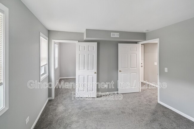 Building Photo - 621 Oneida St