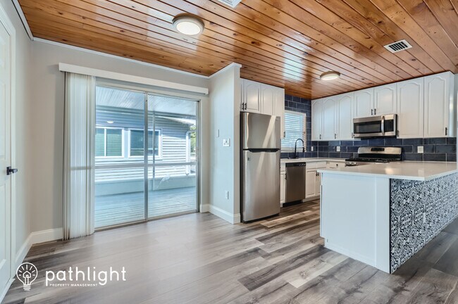Building Photo - 8055 33Rd Avenue N, St. Petersburg, FL, 33710