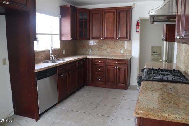 Foto del edificio - 8311 Santa Ynez St