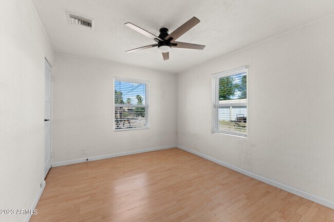 Building Photo - 461 N Madison St