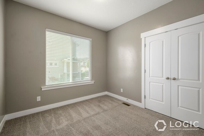 Building Photo - Stunning Row End Townhome In Prime Location!