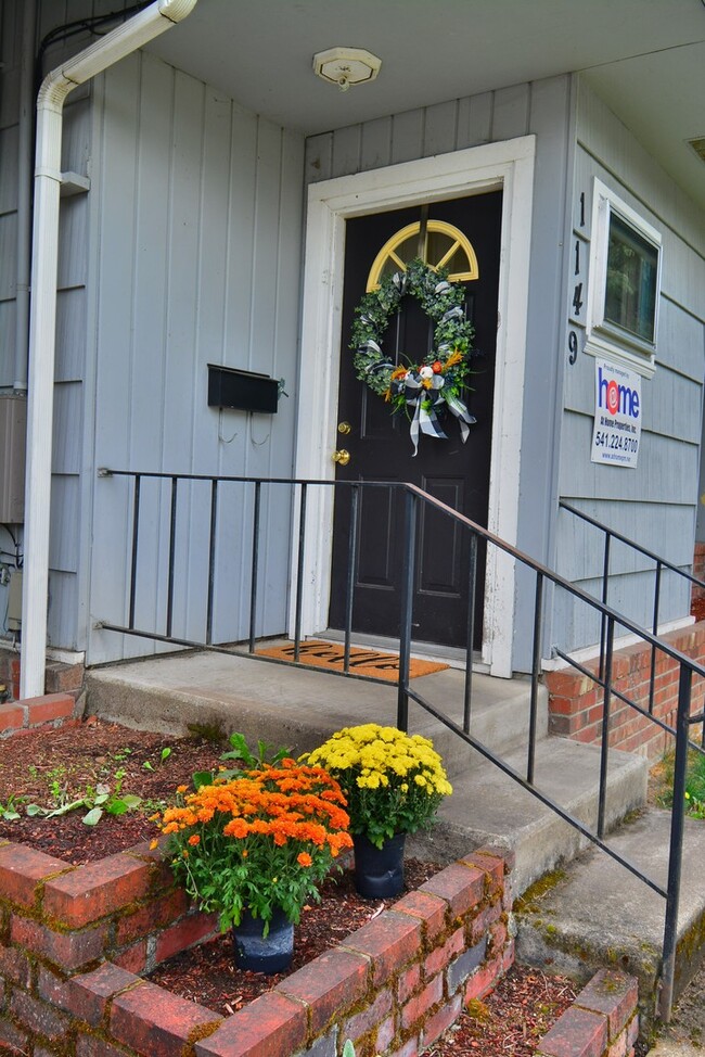 Building Photo - Updated Home Next To Natural Grocers!