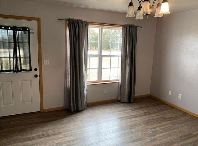 Building Photo - 2181 Country Living Dr