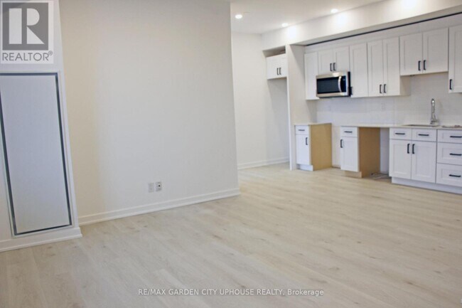 Building Photo - 57 Carlisle St