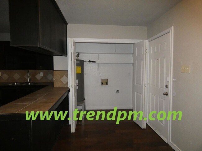 Foto del edificio - Recently updated 3/2/2 in NRH close to sch...