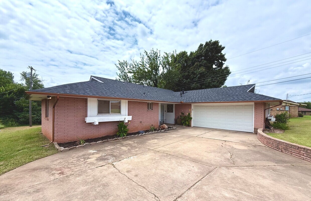 Foto principal - Large 2BD 2BA Time Capsule Home of the 60'...
